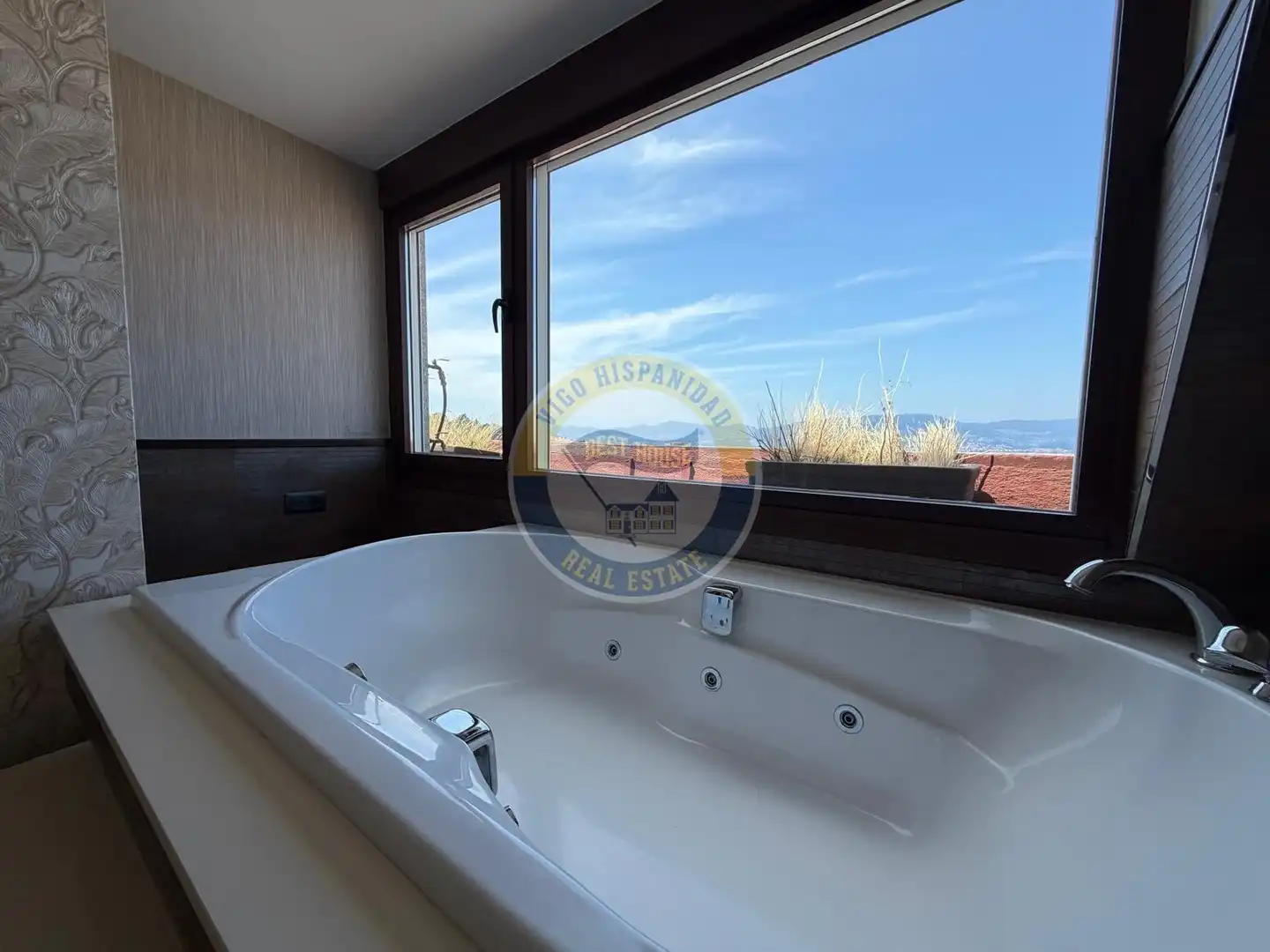 Badezimmer von Dachboden zur Miete in Vigo  mit Heizung, Parkett und Terrasse