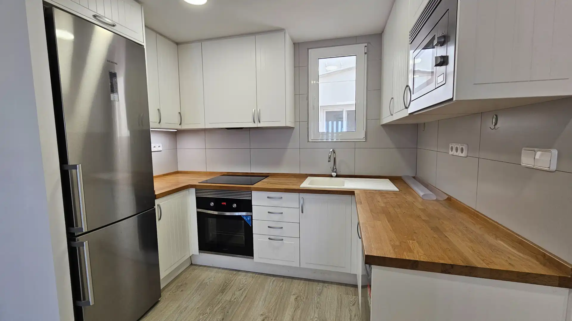Wohnung zur Miete in Via Augusta, Llevant