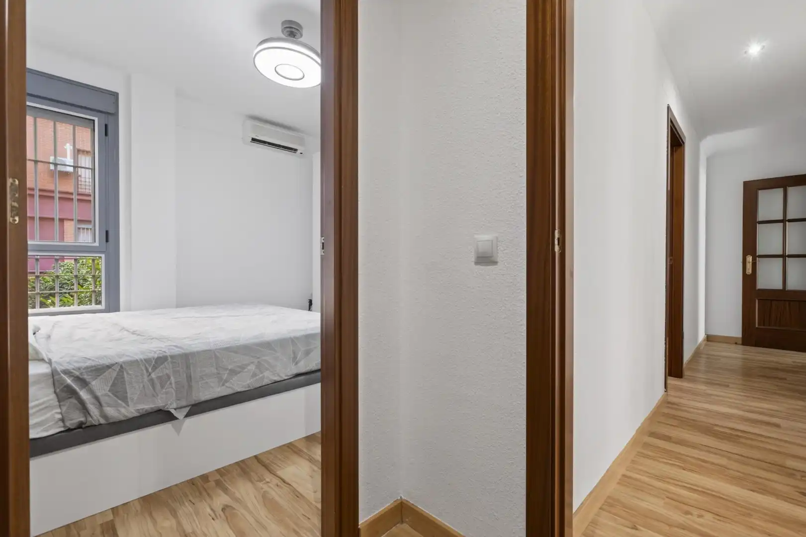 Habitación de Piso en venta en Sevilla con Aire acondicionado, Terraza y Piscina comunitaria