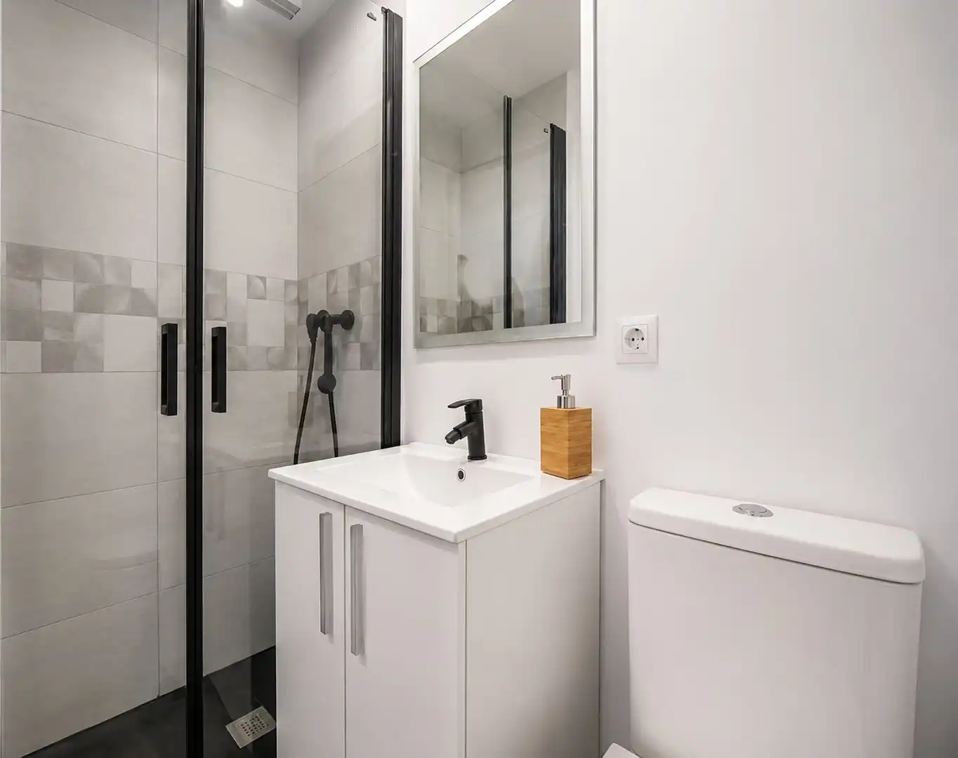 Badezimmer von Wohnungen zur Miete in Mijas mit Klimaanlage, Terrasse und Möbliert