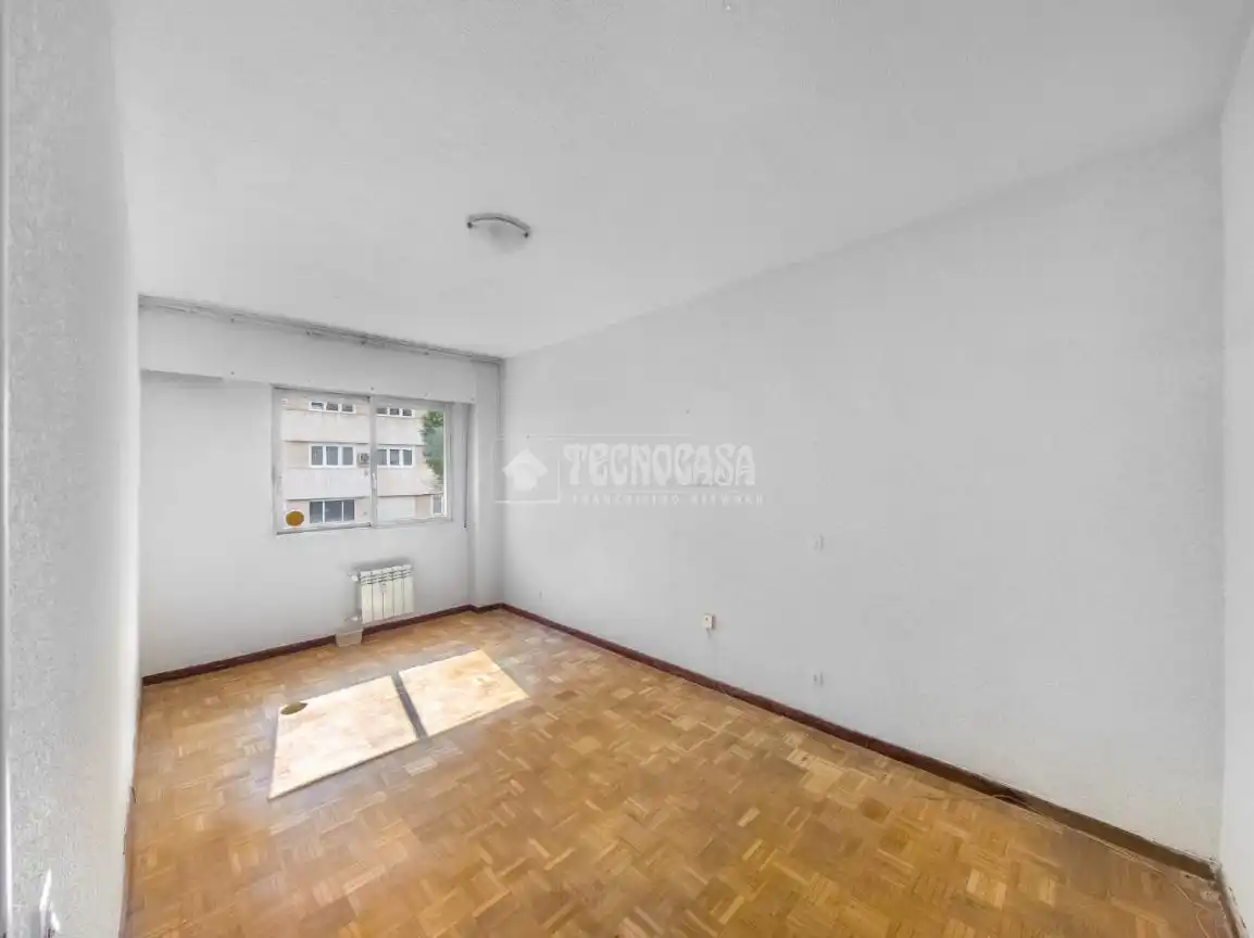 Habitación de Piso en venta en Madrid con Calefacción, Parquet y Terraza