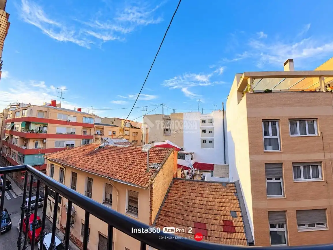 Vista exterior de Piso en venta en Alicante / Alacant