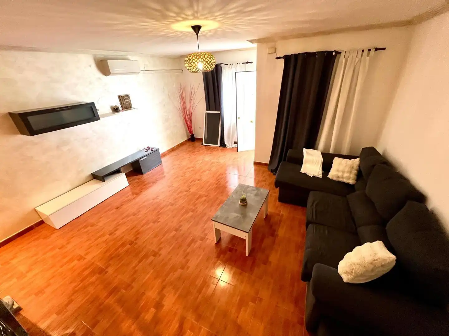 Wohnzimmer von Einfamilien-Reihenhaus zur Miete in Plasencia mit Heizung und Möbliert