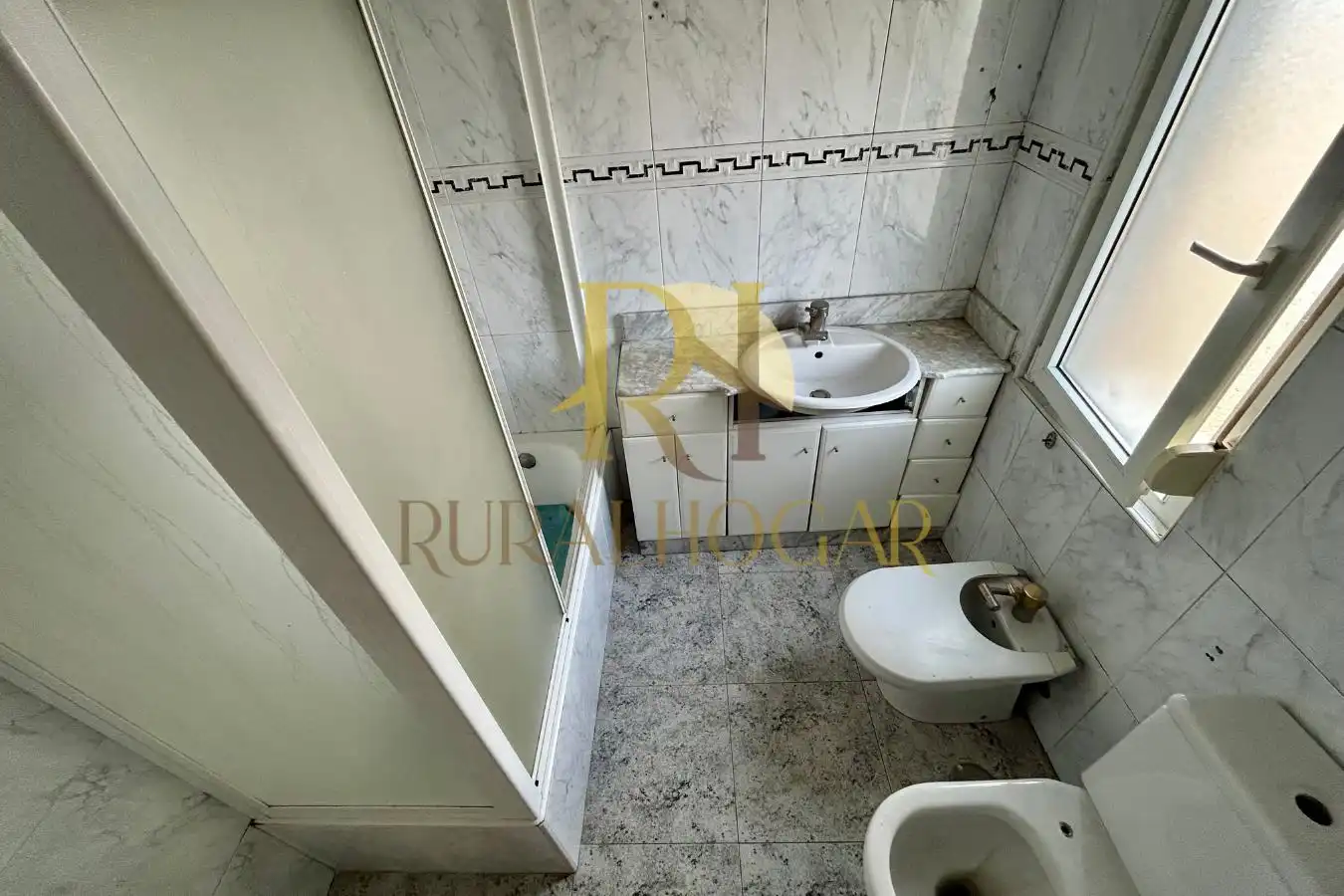 Baño de Casa o chalet en venta en Bustillo del Páramo con Calefacción, Jardín privado y Terraza