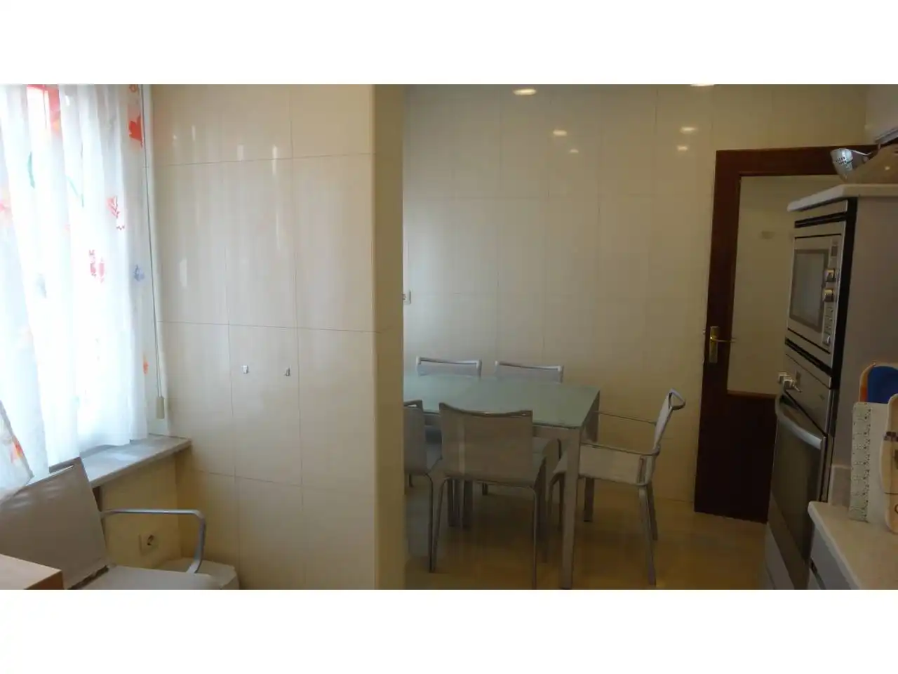 Comedor de Piso en venta en  Pamplona / Iruña con Calefacción, Parquet y Trastero