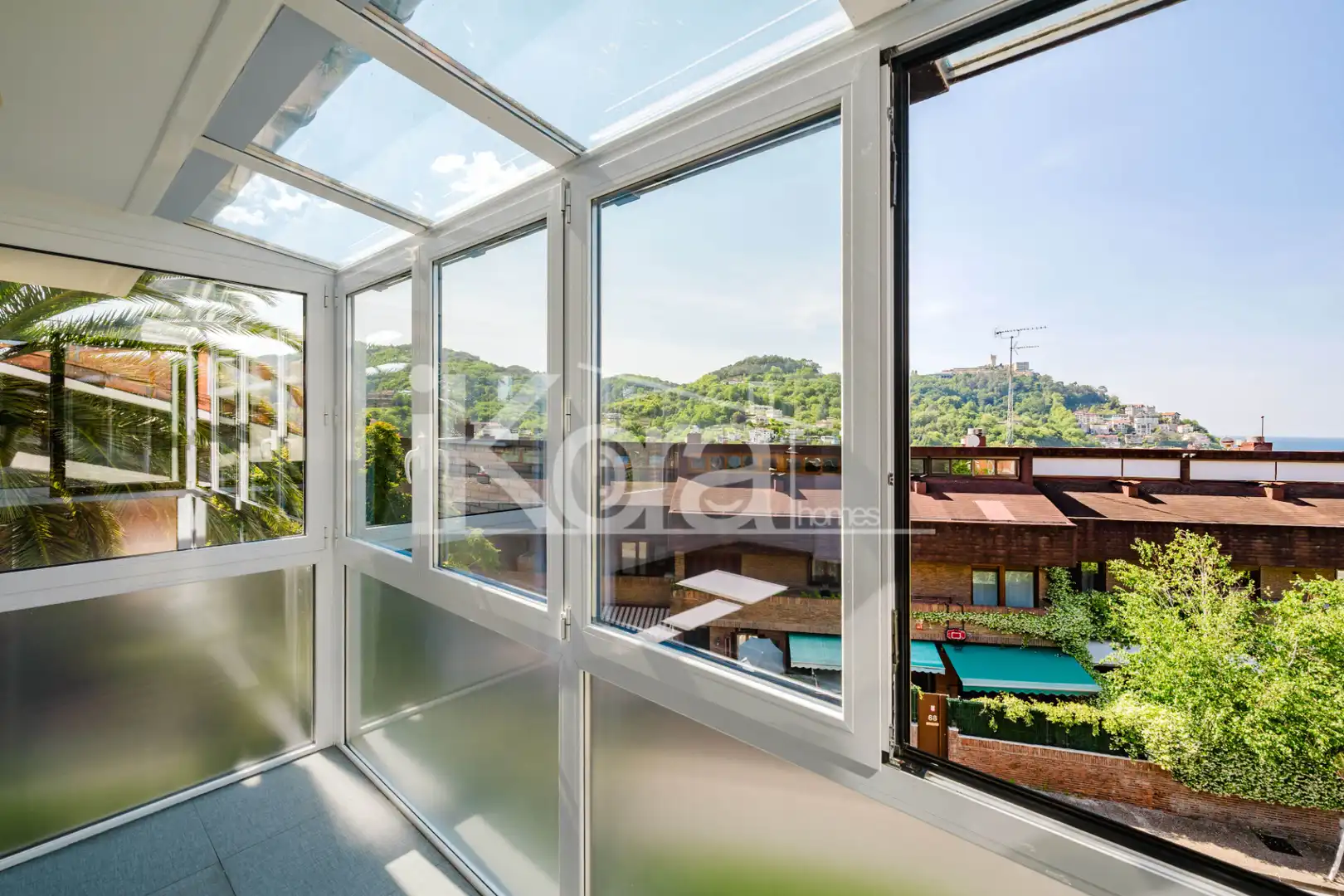 Terrassa de Dúplex en venda en Donostia - San Sebastián  amb Forn, Rentadora i Microones