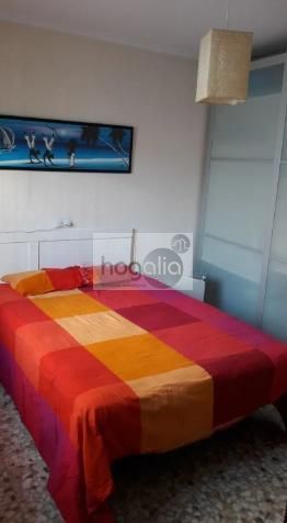 Bedroom of Flat to rent in  Sevilla Capital  with Air Conditioner, Terrace and Furnished