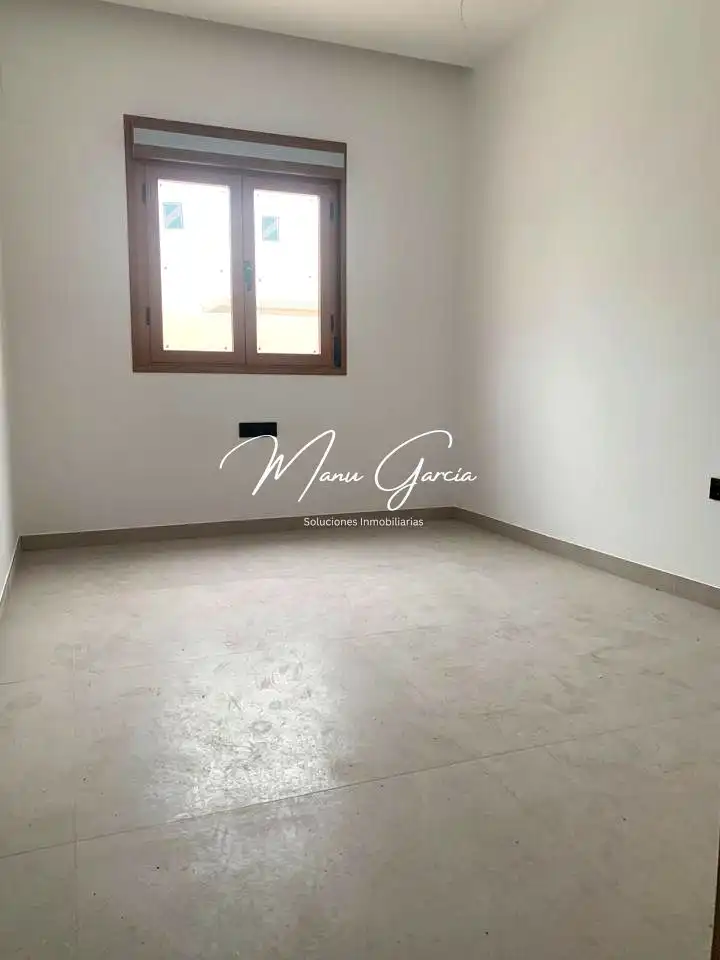 Jardín de Casa adosada en venta en Lucena con Aire acondicionado, Calefacción y Jardín privado