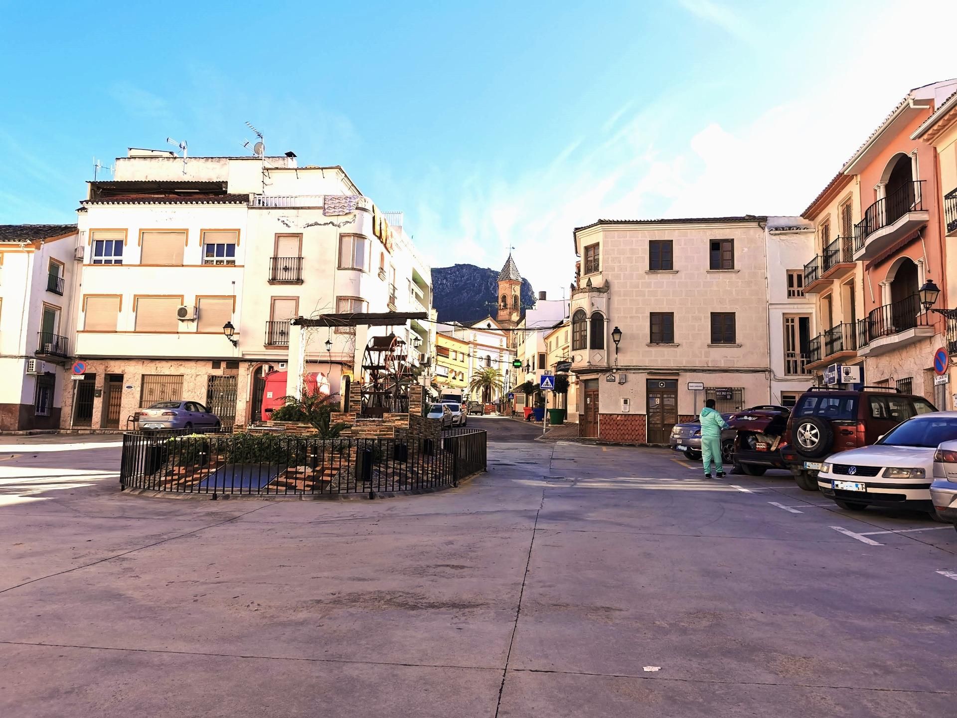 Vista exterior de Casa adosada en venda en Cuevas de San Marcos amb Terrassa i Balcó