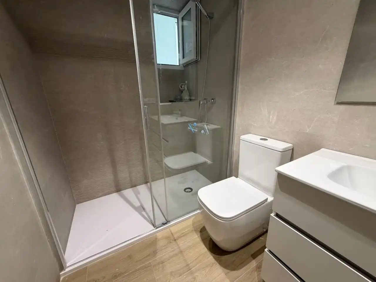 Bathroom of Flat for rent in Camins al Grau