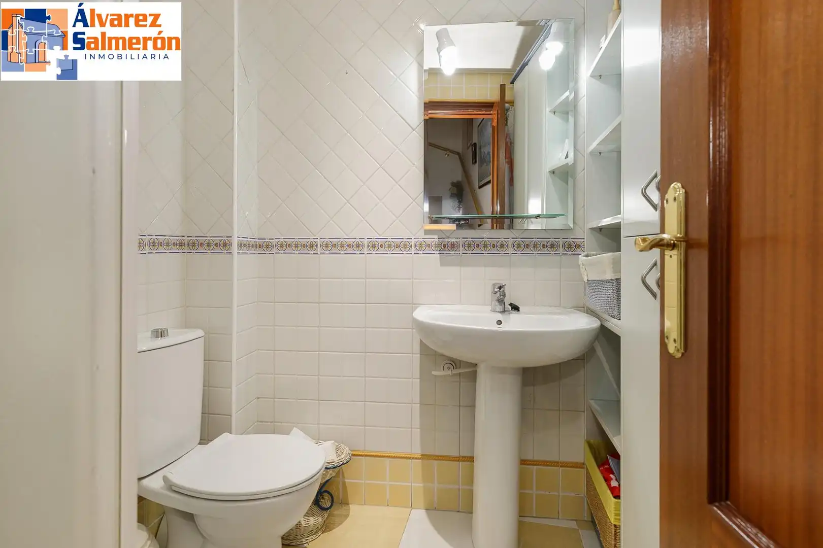 Baño de Casa adosada en venta en Granada con Aire acondicionado, Calefacción y Terraza
