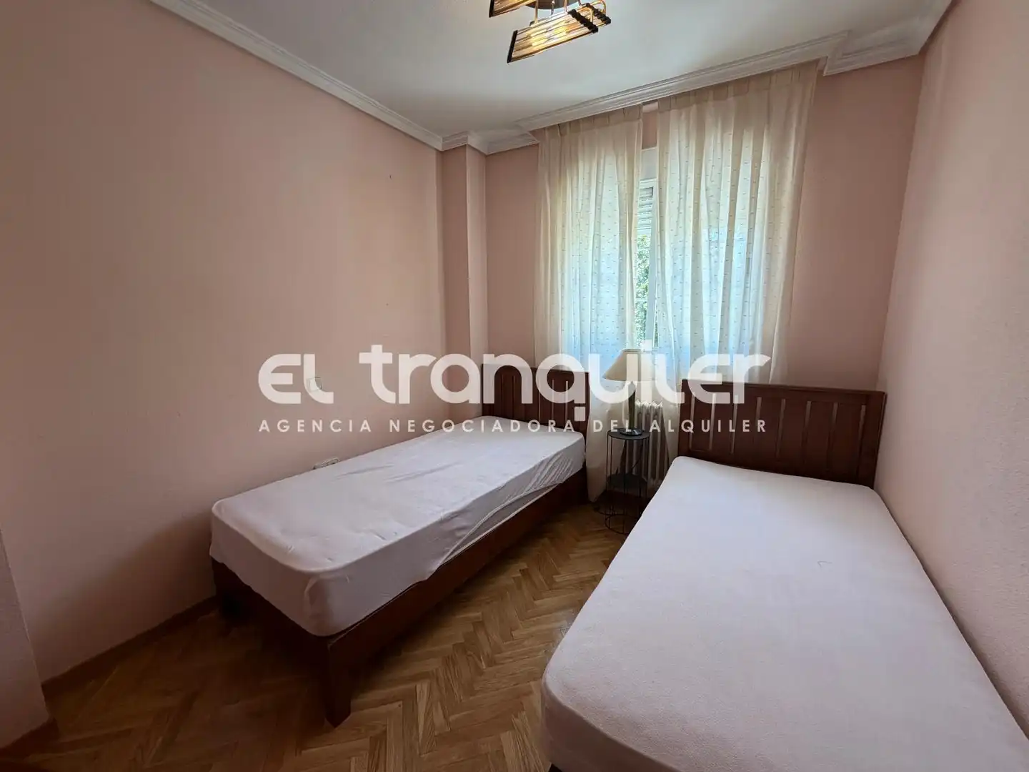 Dormitori de Casa adosada de lloguer en Leganés amb Jardí privat, Parquet i Terrassa