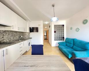 Sala d'estar de Apartament en venda en Estepona amb Terrassa, Piscina i Piscina comunitària