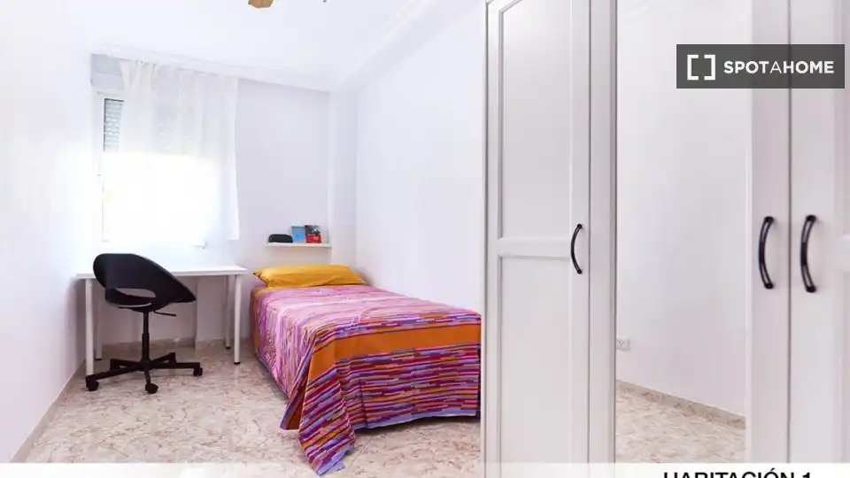 Habitación de Piso para compartir en Sevilla con Aire acondicionado, Terraza y Amueblado