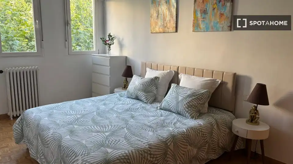 Dormitori de Apartament per a compartir en Madrid amb Aire condicionat, Calefacció i Terrassa