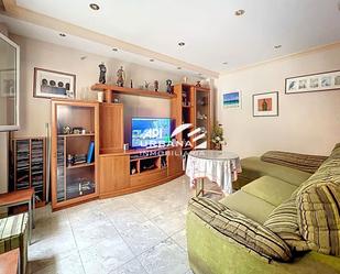 Sala d'estar de Casa o xalet en venda en Lucena amb Aire condicionat, Terrassa i Piscina