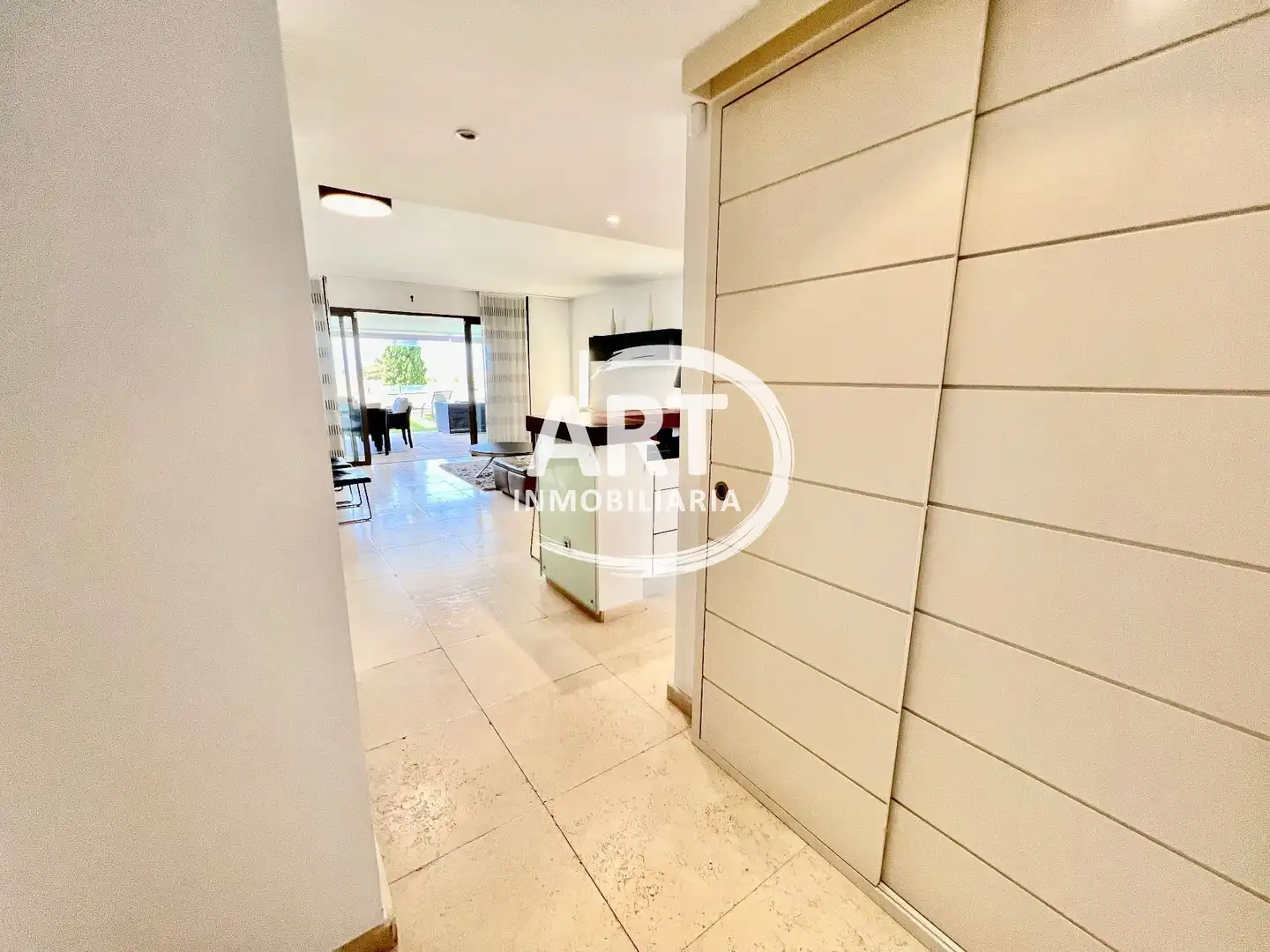 Vista exterior de Apartament en venda en Benahavís amb Aire condicionat, Calefacció i Jardí privat