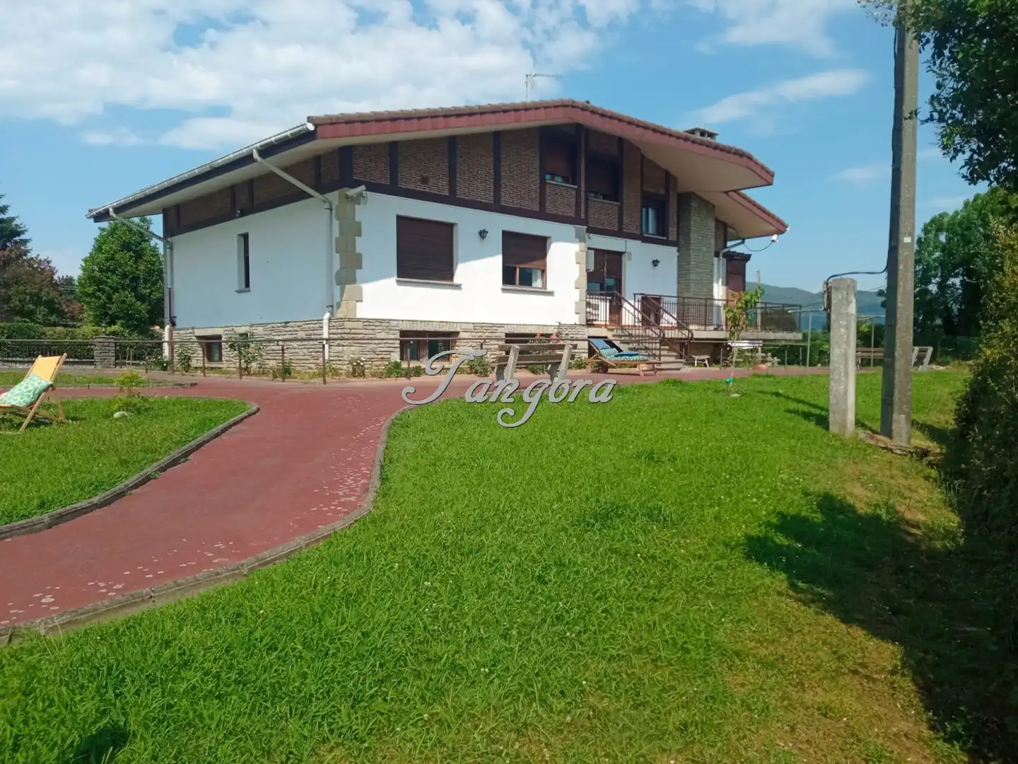 Vista exterior de Casa o xalet en venda en Busturia amb Calefacció, Jardí privat i Parquet