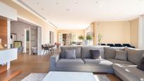 Living room of Apartment for sale in  Barcelona Capital  with Private garden, Terrace and Swimming Pool