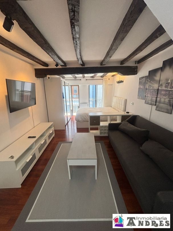 Sala d'estar de Pis en venda en Bermeo amb Balcó