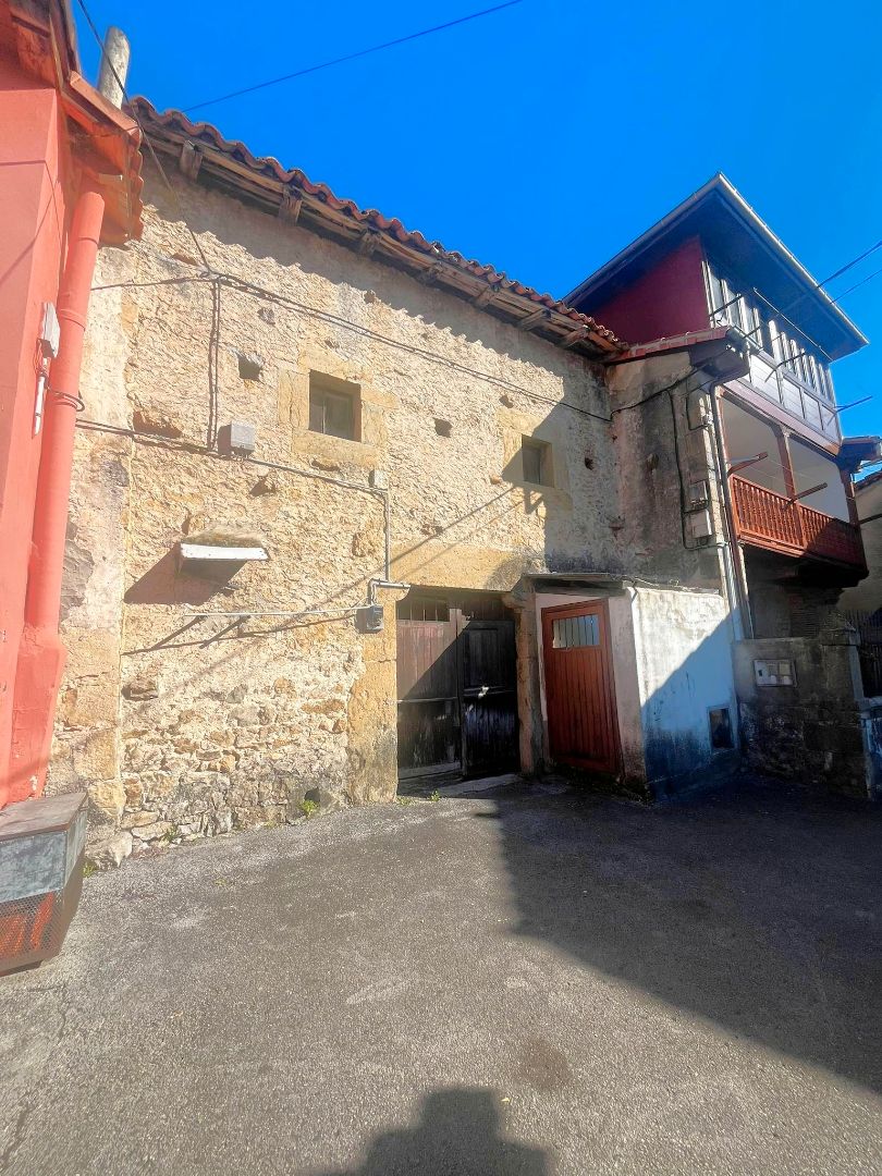 Vista exterior de Casa adosada en venda en Val de San Vicente 