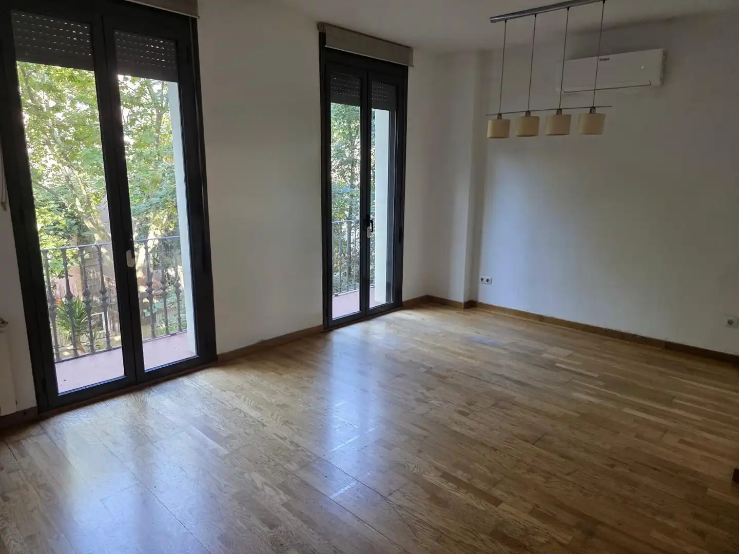 Piso con terraza en venta en Carrer d'Enric Granados, imagen 3