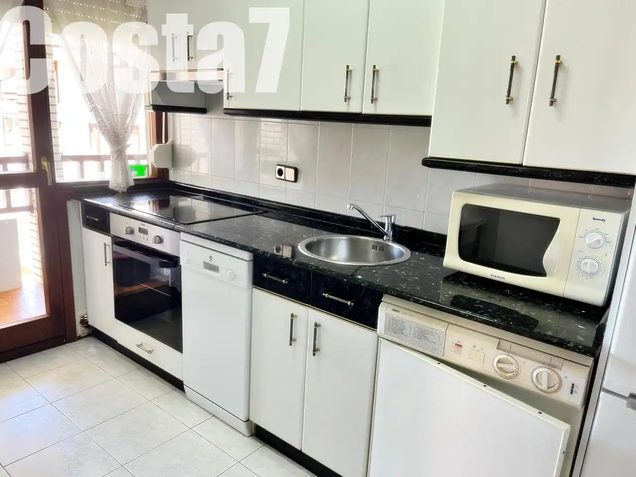 Cocina de Piso en venta en Noja con Terraza, Amueblado y Piscina comunitaria