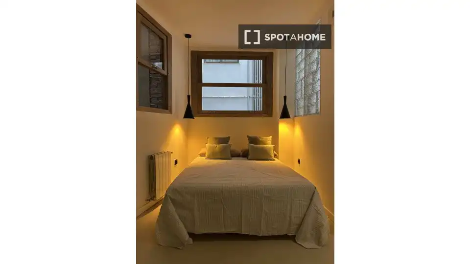 Bedroom of Flat for rent in Valencia  with Air Conditioner, Heating and Furnished