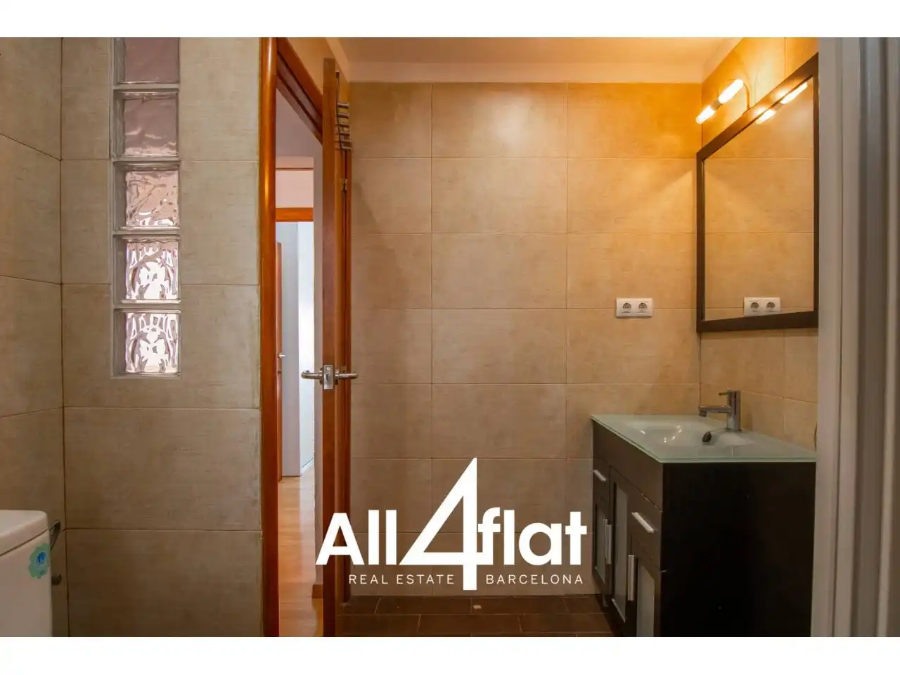 Bathroom of Flat for rent in Esplugues de Llobregat  with Air Conditioner, Heating and Parquet flooring