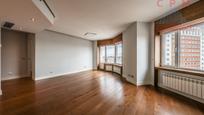 Sala d'estar de Pis de lloguer en  Madrid Capital amb Aire condicionat, Calefacció i Parquet