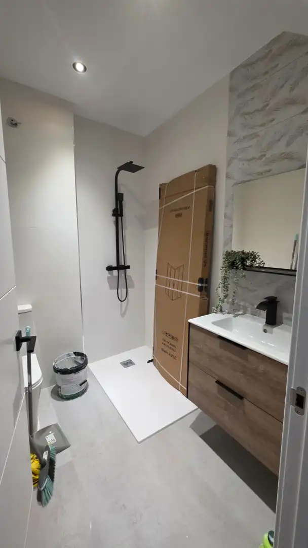 Baño de Piso en venta en Ubrique con Terraza y Amueblado