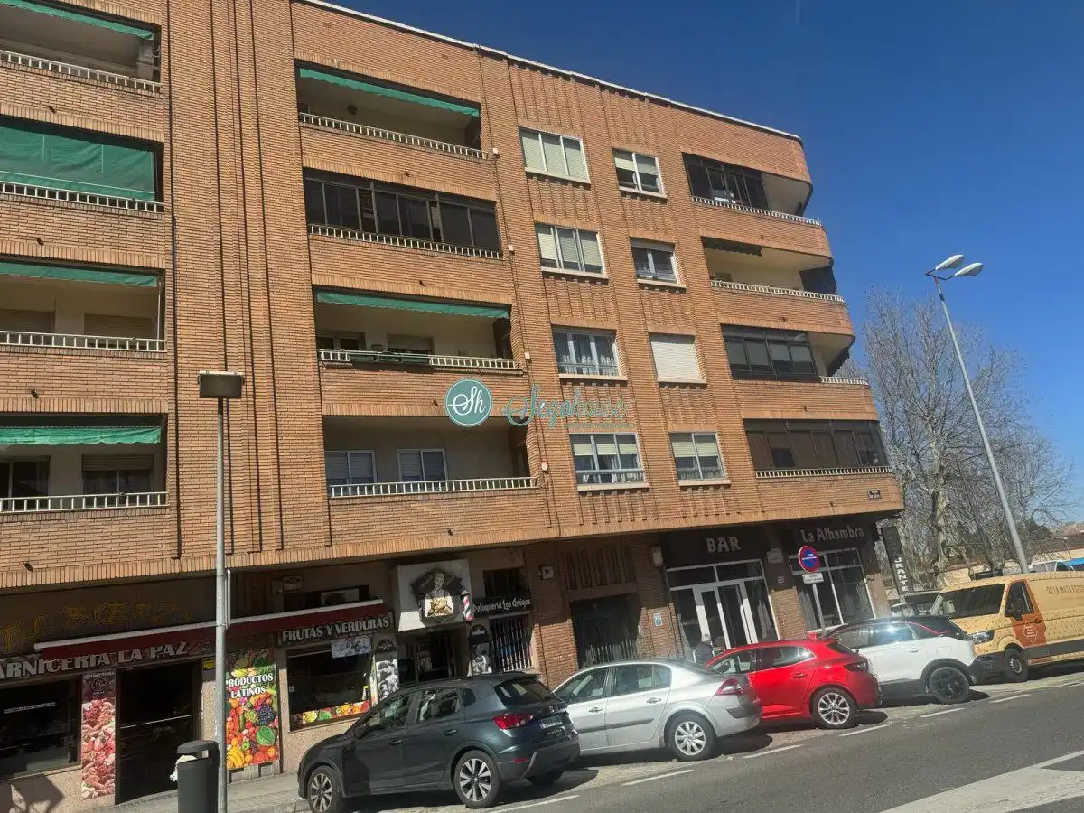 Vista exterior de Pis en venda en Segovia amb Calefacció, Parquet i Terrassa