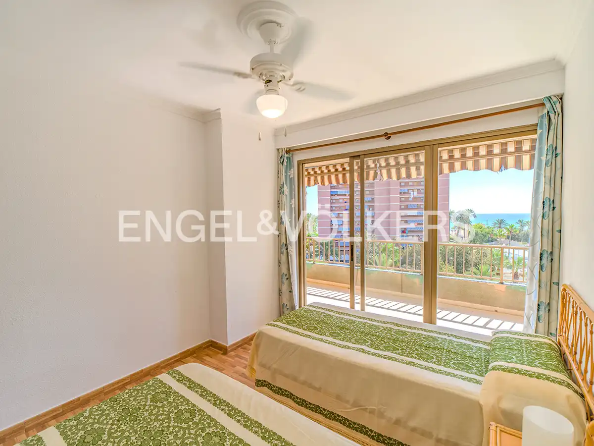 Habitación de Apartamento en venta en Alicante / Alacant con Calefacción y Terraza