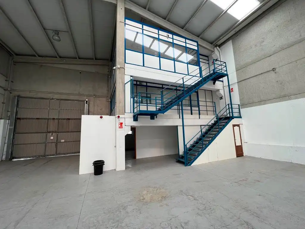 Nau industrial de lloguer a Rúa Jesús Fernández Pita, imagen 19