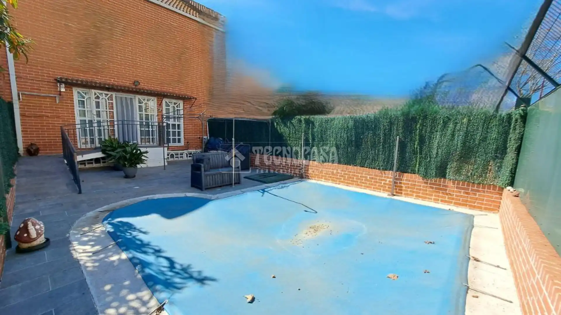 Swimming pool of Single-family semi-detached for sale in Parla  with Air Conditioner, Heating and Storage room