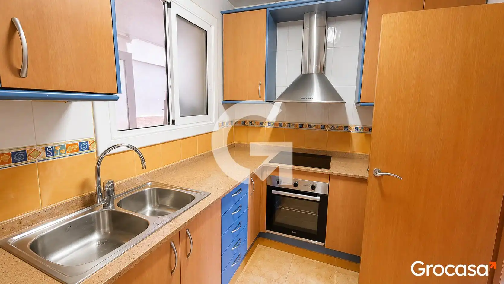 Küche von Wohnung zum Verkauf in Vilanova i la Geltrú mit Klimaanlage, Terrasse und Ofen
