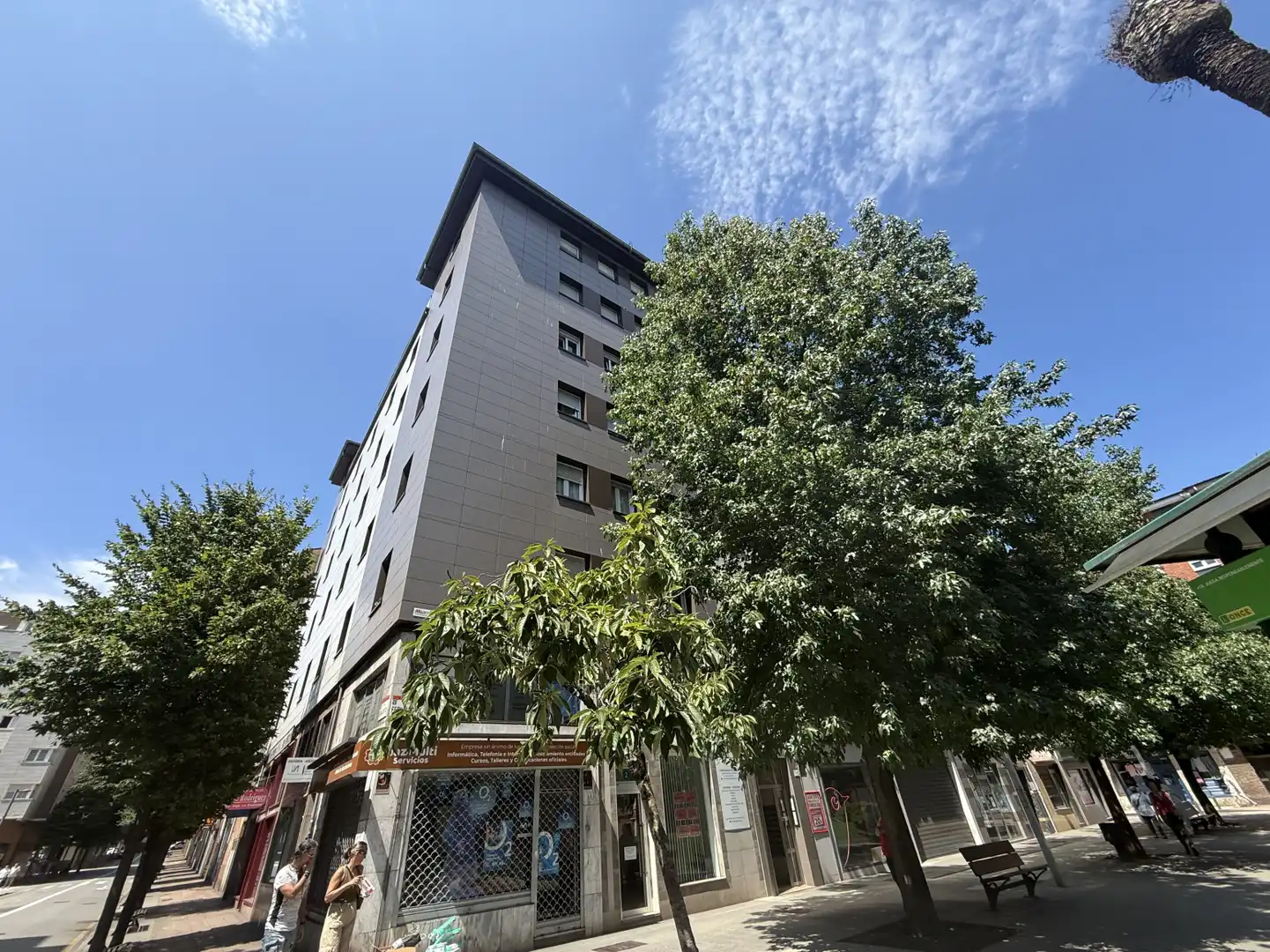 Vista exterior de Pis en venda en Gijón  amb Jardí privat