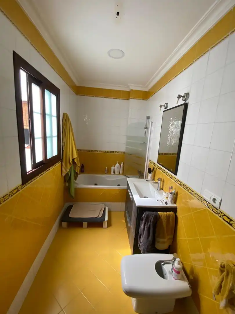 Bathroom of Flat for sale in Morón de la Frontera
