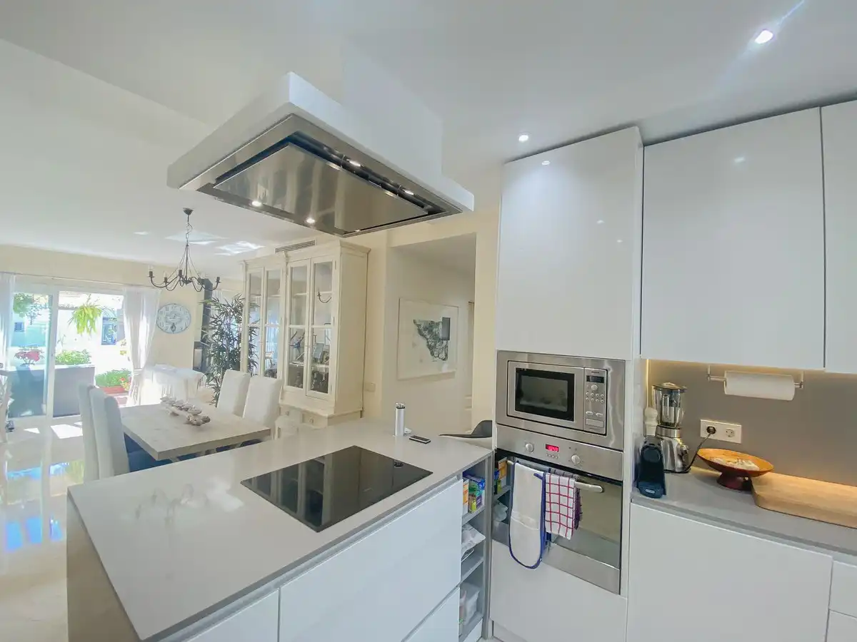 Apartamento con piscina en venta en Calle Trajano, imagen 16