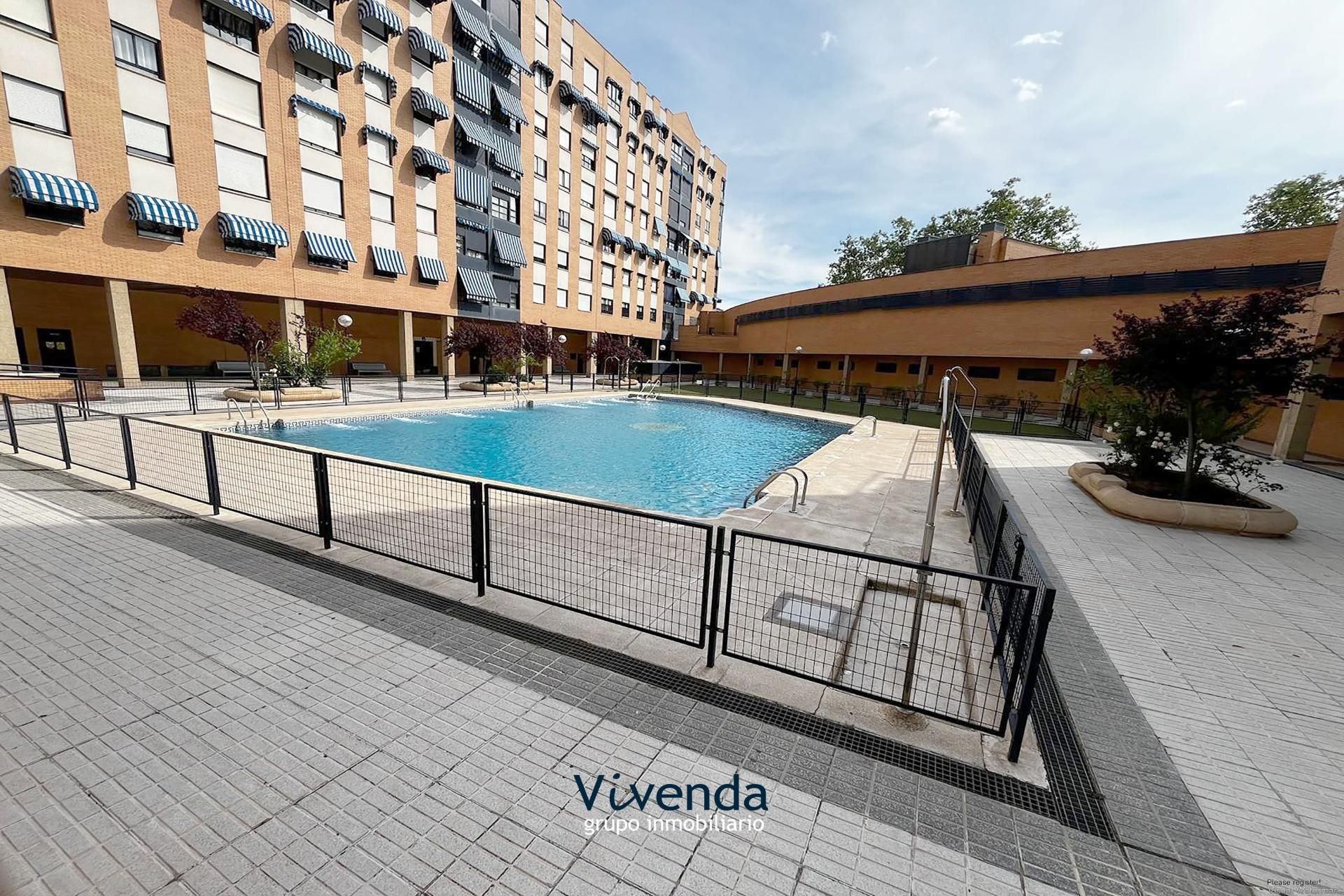 Piscina de Pis en venda en Alcorcón amb Calefacció, Jardí privat i Traster