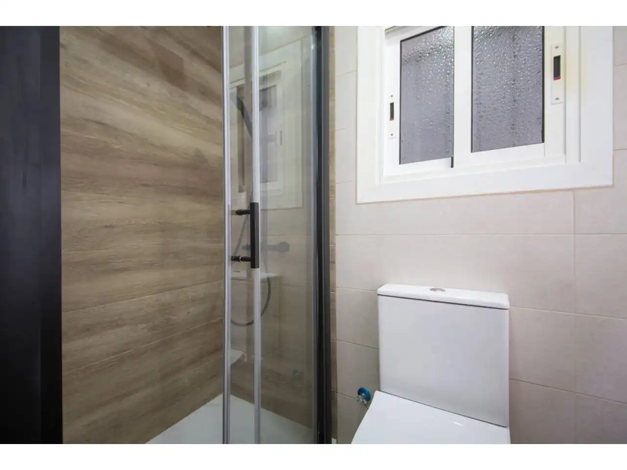 Bathroom of Study for sale in Barcelona  with Air Conditioner, Heating and Parquet flooring