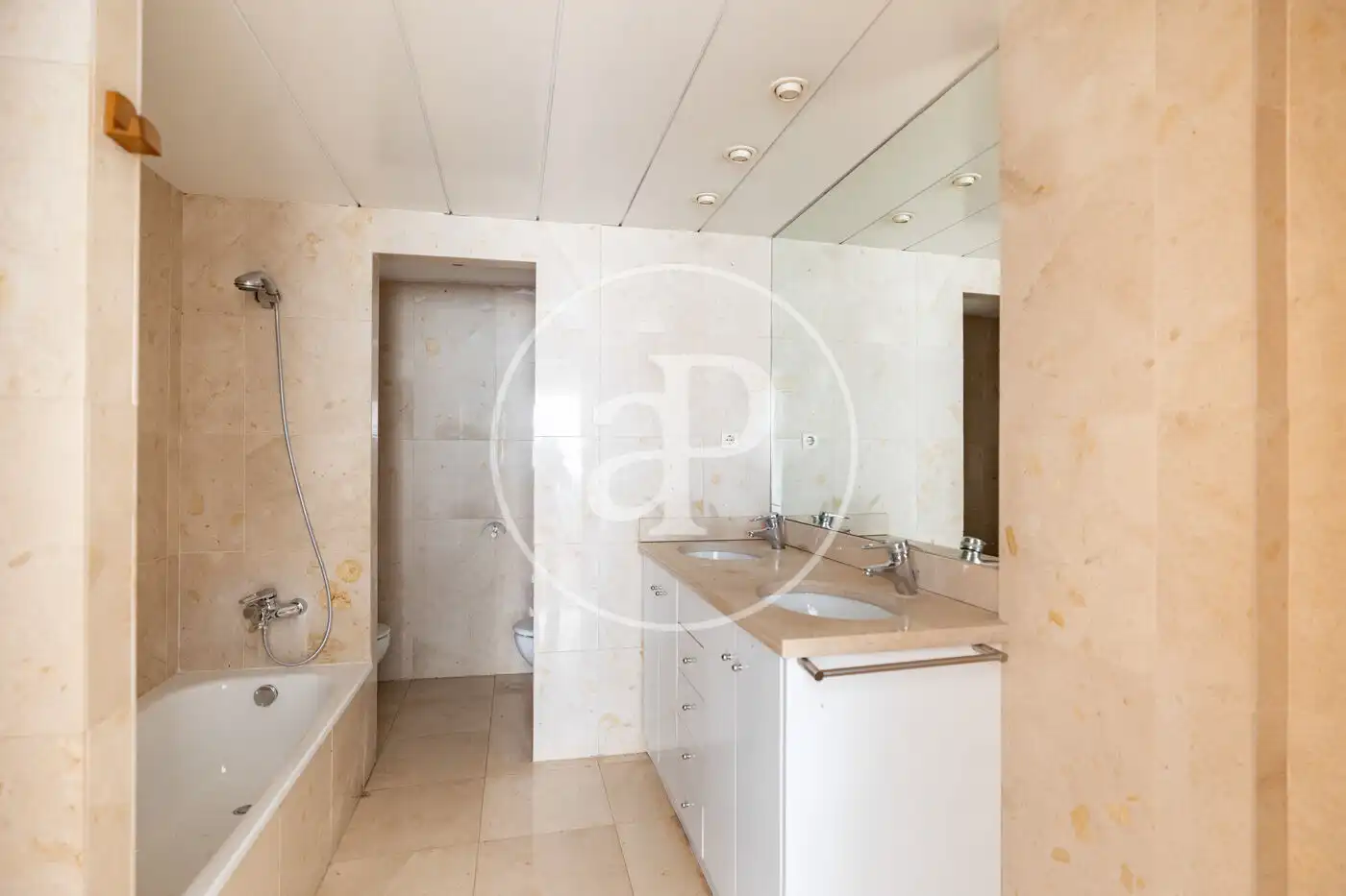 Baño de Piso en venta en Barcelona con Aire acondicionado y Calefacción