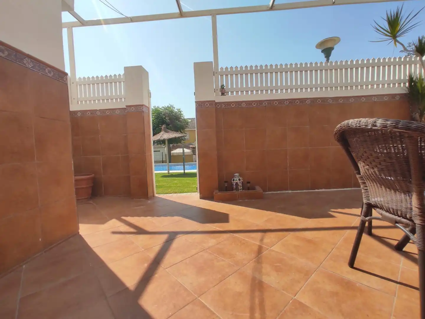 Jardí de Casa adosada de lloguer en Dos Hermanas amb Aire condicionat, Jardí privat i Moblat