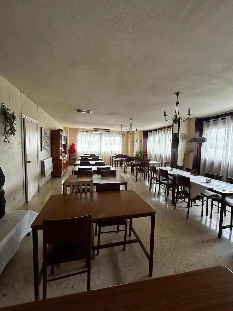 Local comercial en alquiler en Poniente-Norte - Miralbaida - Parque Azahara, imagen 3