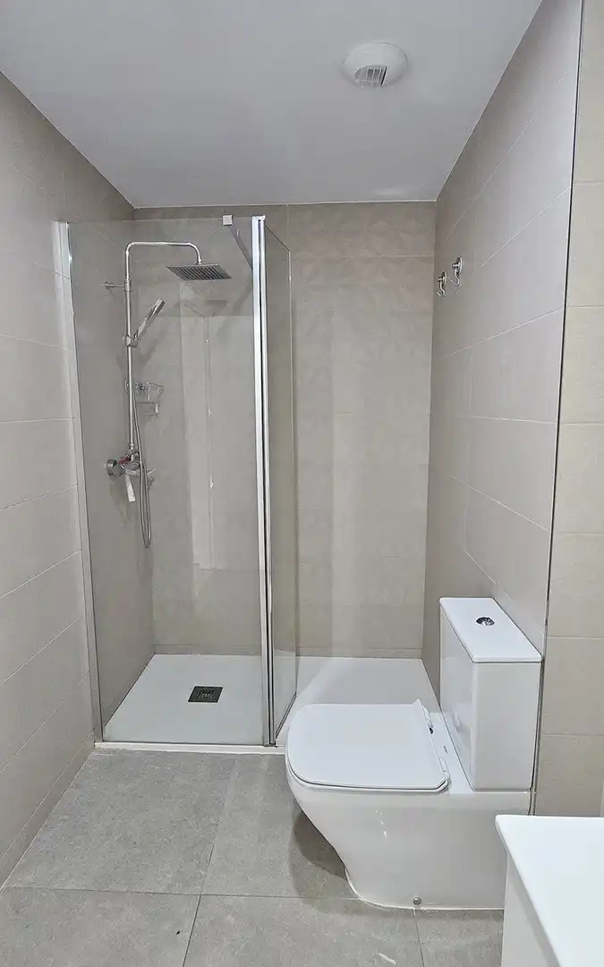 Baño de Piso en venta en Torremolinos con Aire acondicionado, Calefacción y Terraza