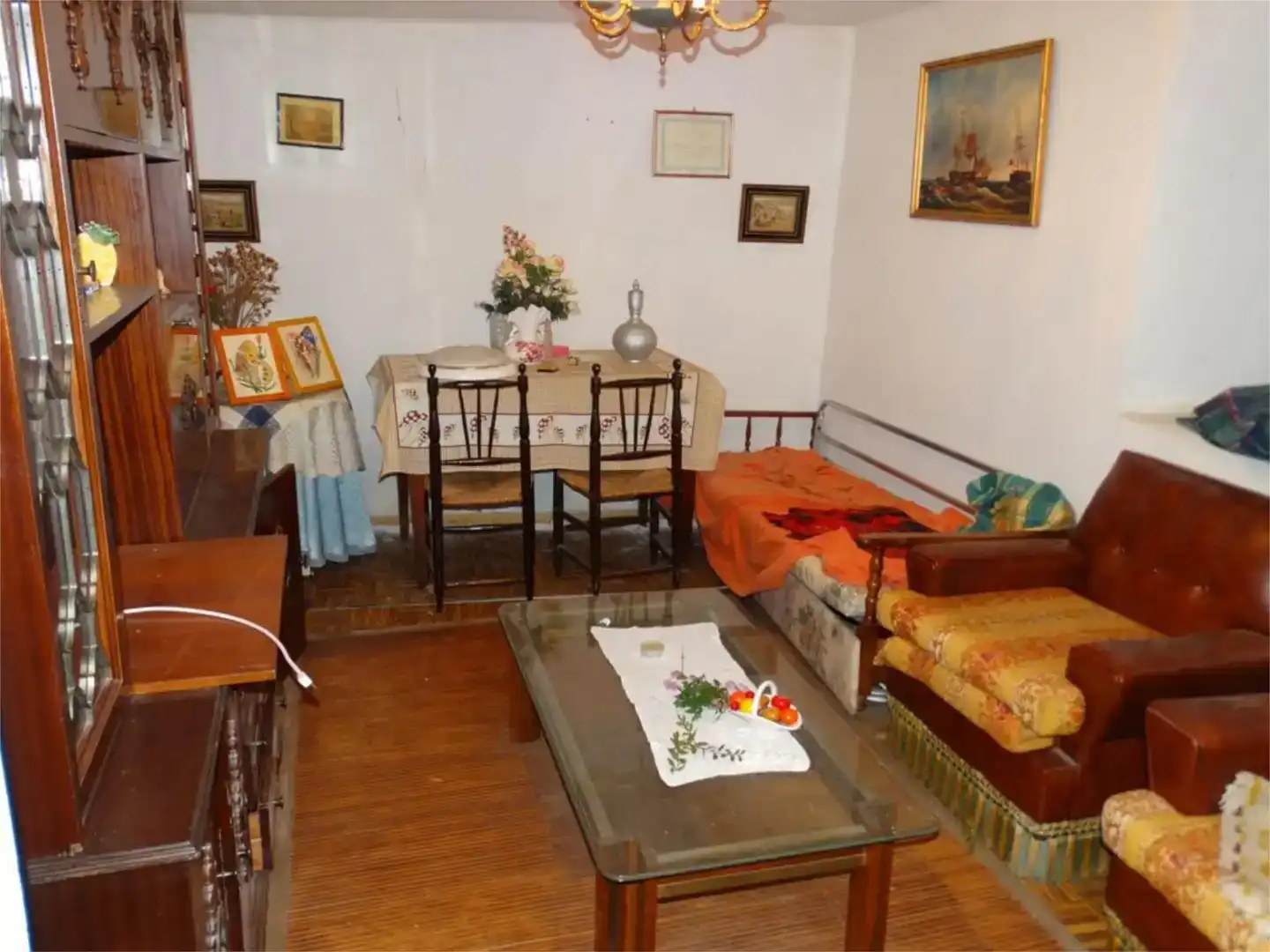 Sala d'estar de Casa adosada en venda en Villasabariego amb Traster i Moblat