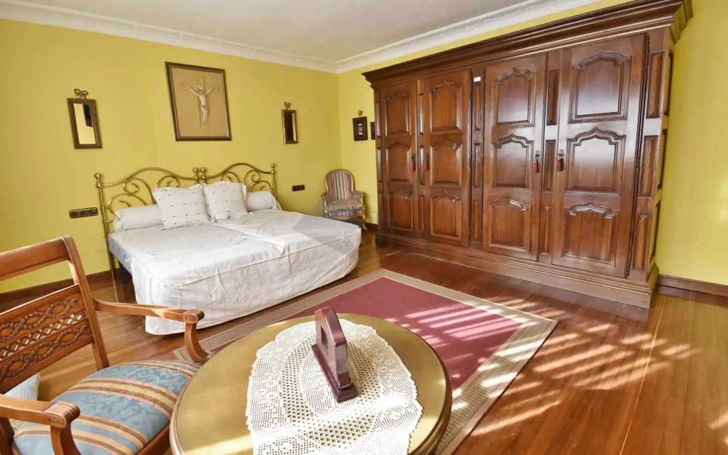 Dormitori de Casa o xalet en venda en Íscar amb Calefacció, Parquet i Piscina