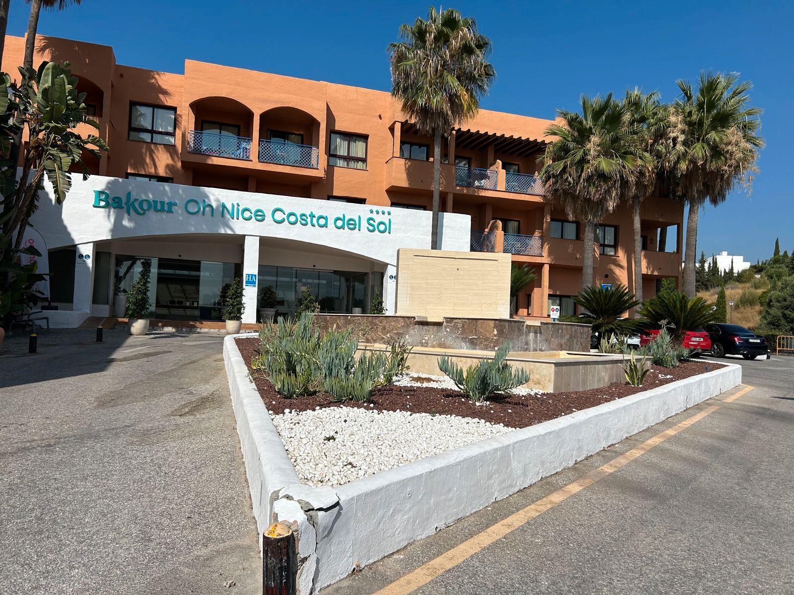 Exterior view of Flat for sale in Benahavís  with Furnished and Community pool