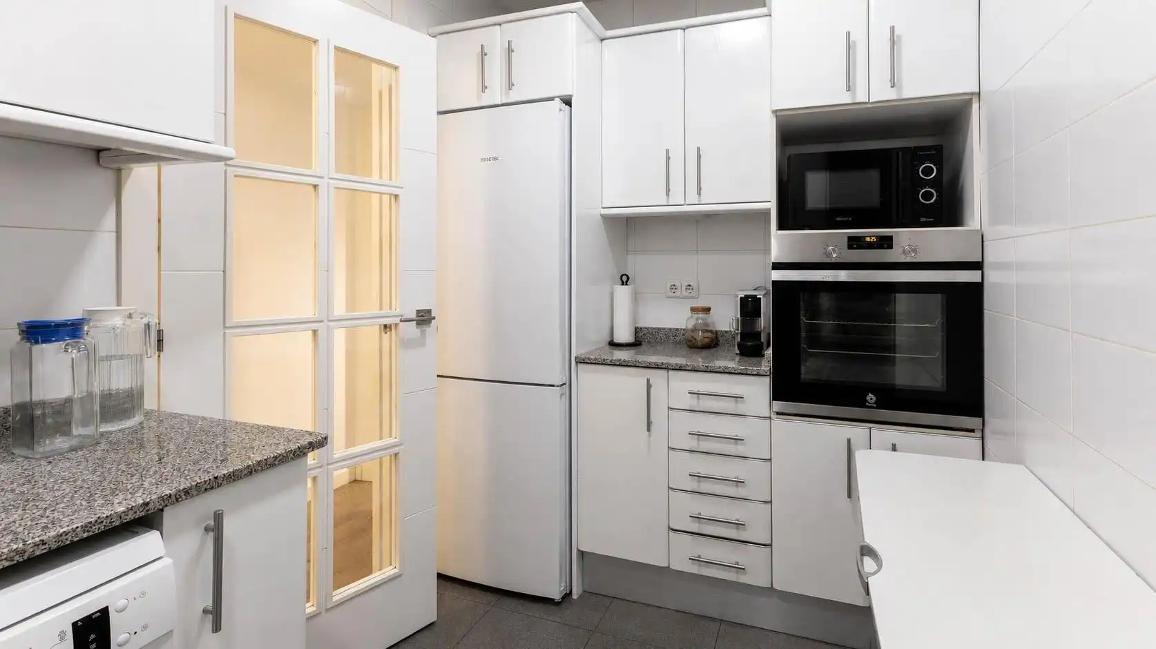 Küche von Wohnung zum Verkauf in Barcelona mit Klimaanlage, Heizung und Privatgarten