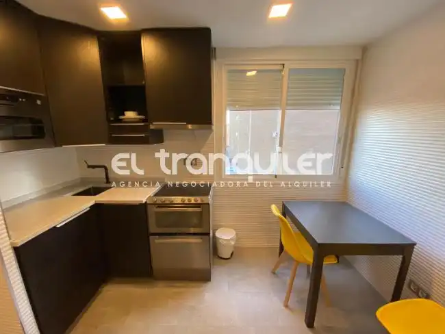 Cuina de Estudi de lloguer en Madrid amb Moblat i Rentadora
